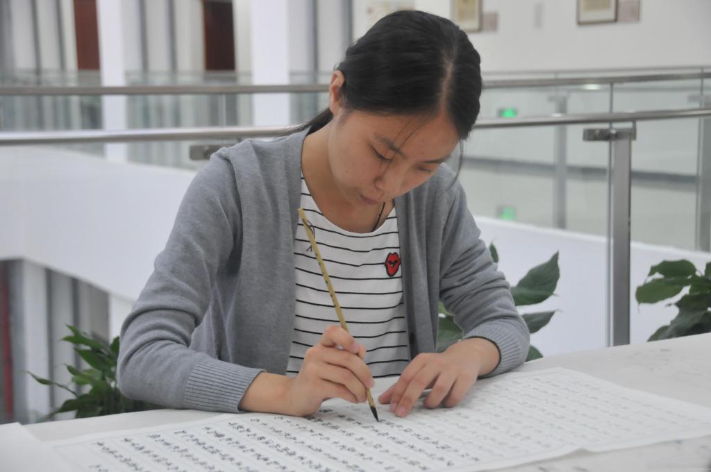 基础医学院举办“静心抄写经典”活动-河南中医药大学医学院
